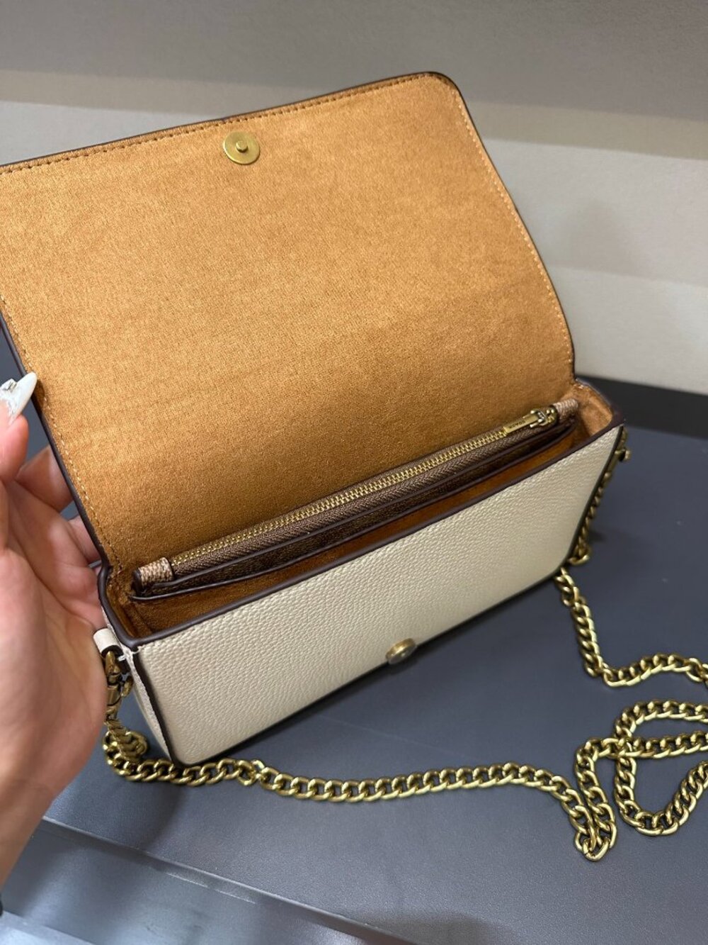 Women's Leather Chain Crossbody Bag, Wallet on Chain with Card Holder - Picture 5 of 9